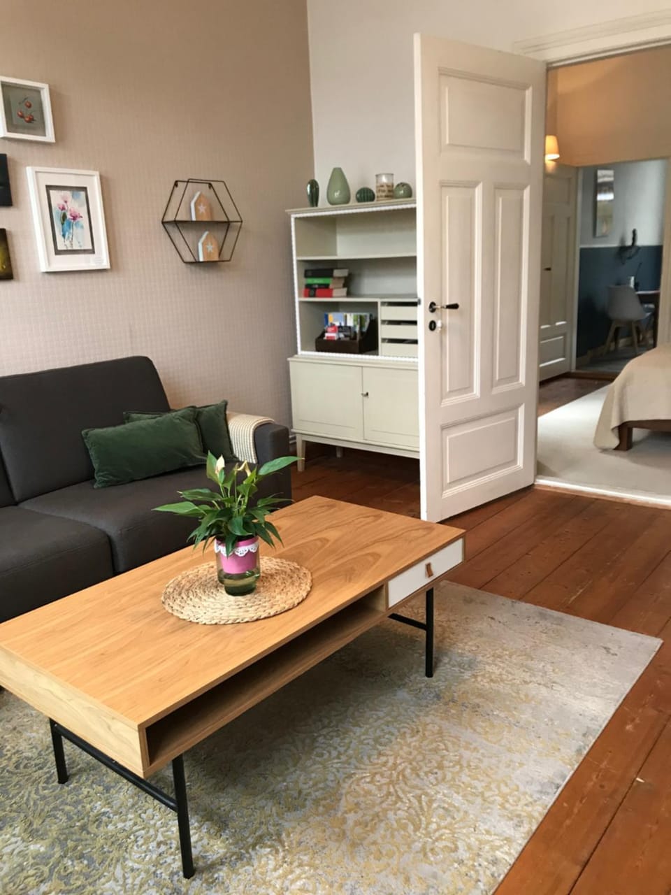 Living room, Seating area