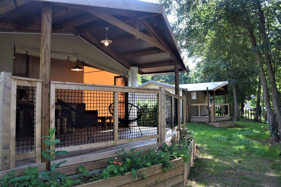 Property building, Patio, Garden