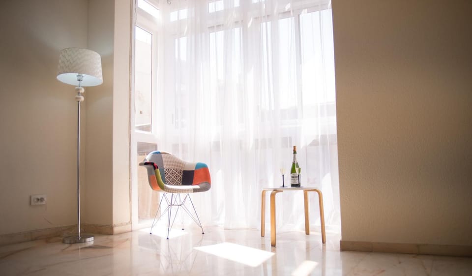 Living room, City view, Landmark view, Mountain view, Street view, Alcoholic drinks