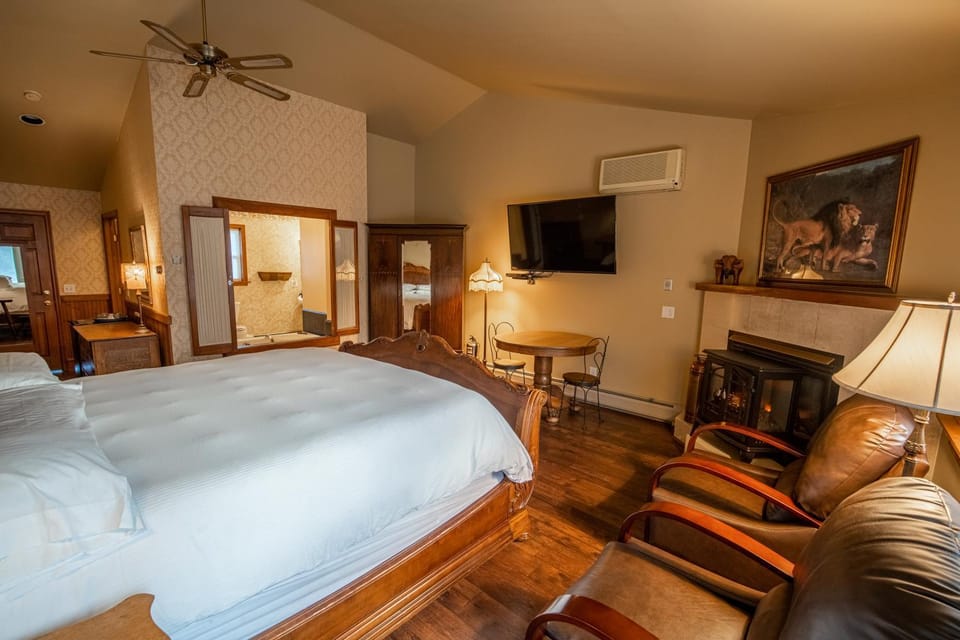 Bed, Bedroom, fireplace, wardrobe