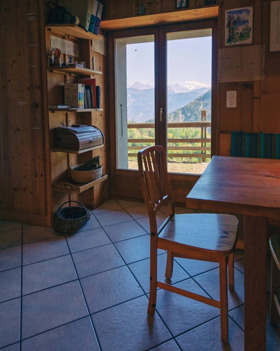 Dining area, Mountain view