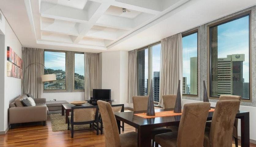 TV and multimedia, Living room, Seating area, Dining area