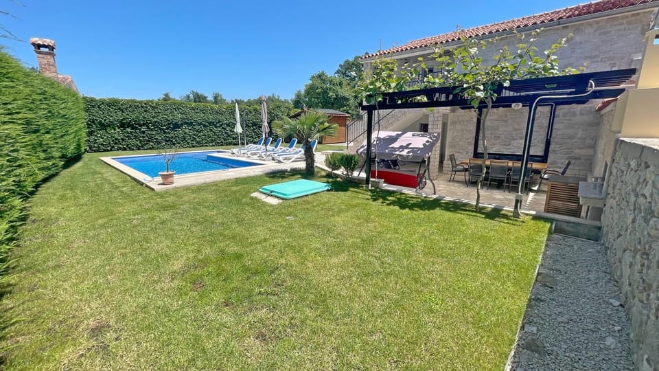 Property building, Garden, Garden view, Swimming pool