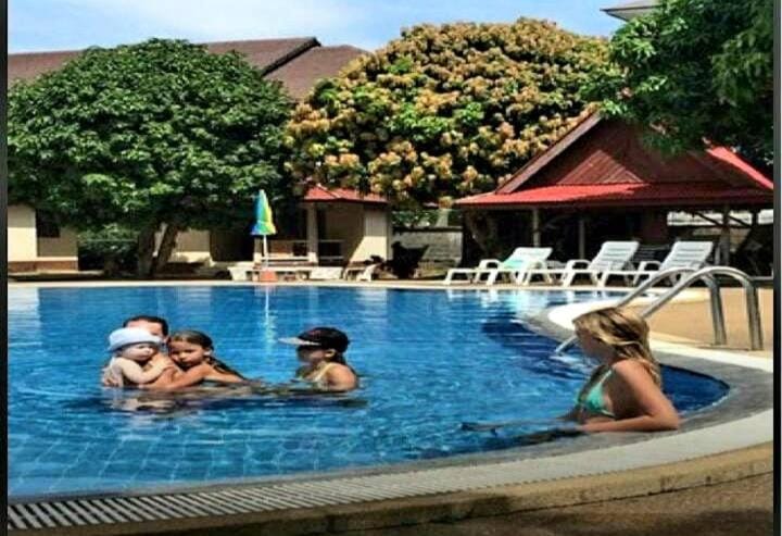 Swimming pool, children, Family