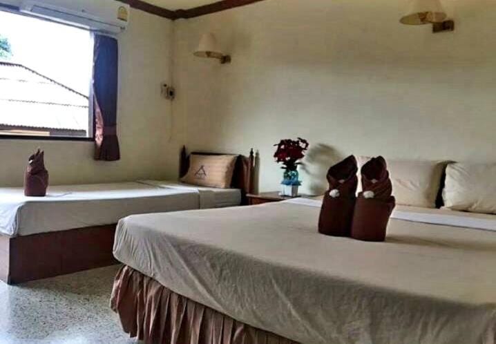Bed, Photo of the whole room, Decorative detail