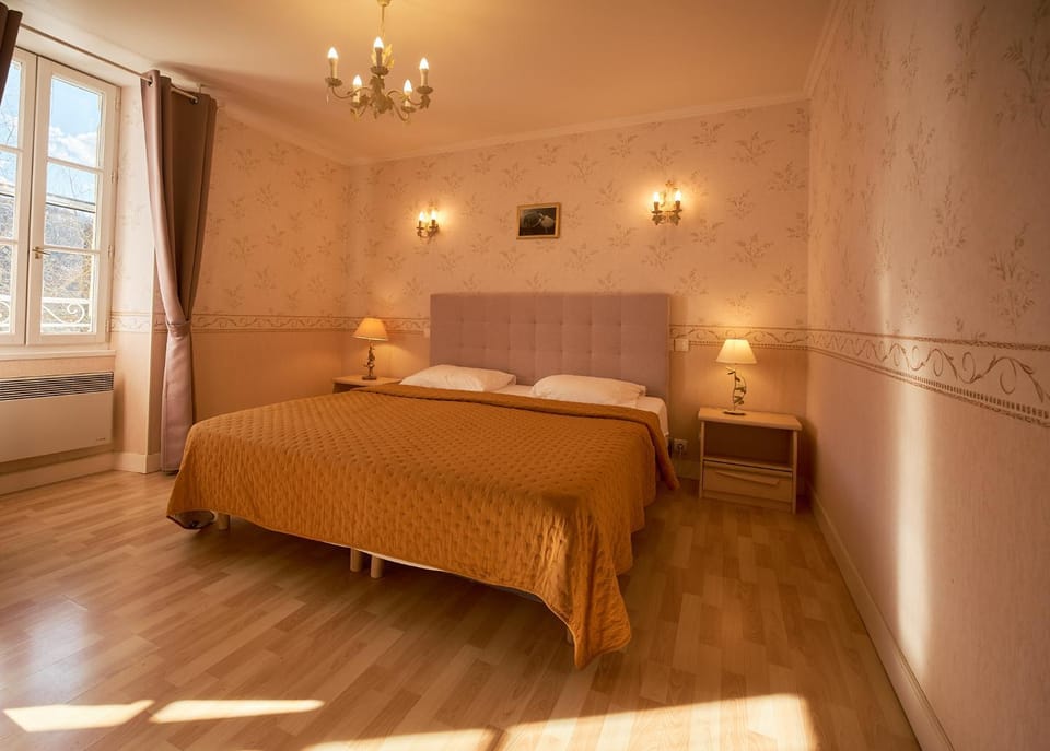 Bedroom, River view
