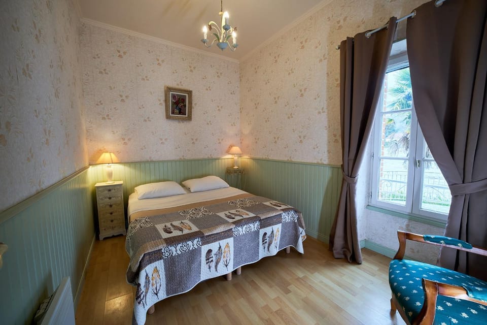 Bedroom, River view