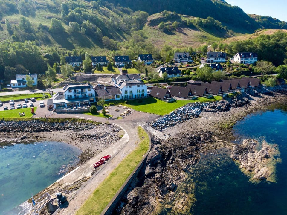 Property building, Nearby landmark, Spring, Day, Natural landscape, Bird's eye view, Beach, Lake view, Mountain view, River view, Sea view