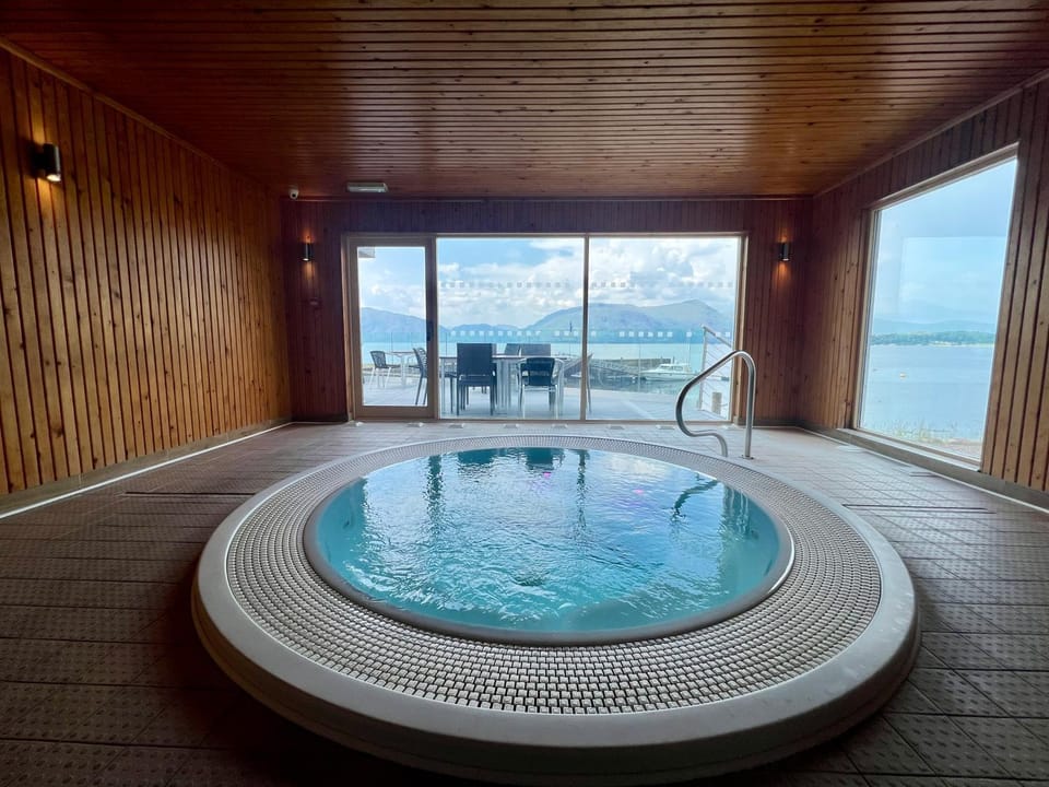 Natural landscape, Hot Tub, Mountain view, Pool view, Swimming pool, Swimming pool