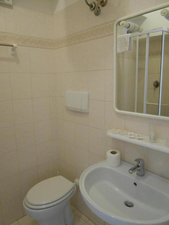 PENSIONE VERDE LUNA Bed and Breakfast in Orbetello