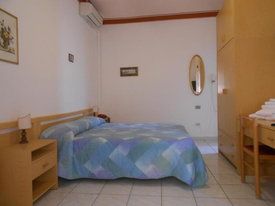PENSIONE VERDE LUNA Bed and Breakfast in Orbetello