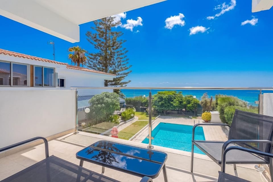 GuestReady - Tarantos Sea View and Pool Villa in Maspalomas