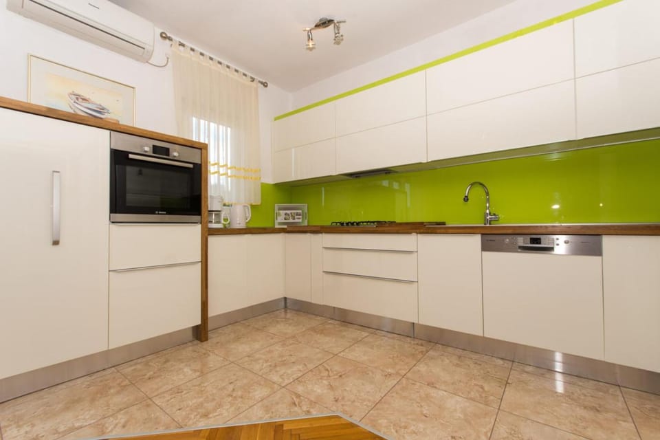 Coffee/tea facilities, Kitchen or kitchenette