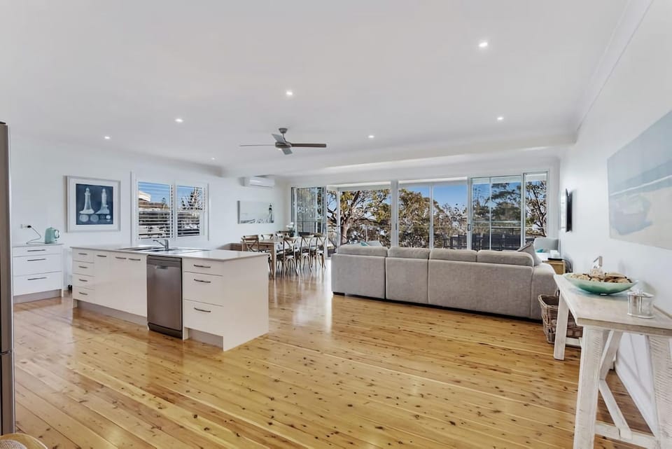 Luxury on Dutchmans Beach House in Nelson Bay