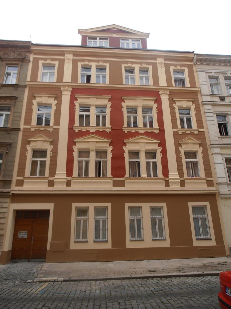 Facade/entrance