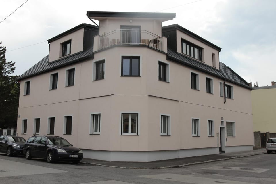 Property building, Facade/entrance