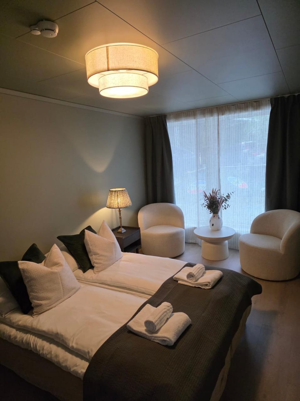 Bed, Living room, Photo of the whole room, Seating area, Bedroom