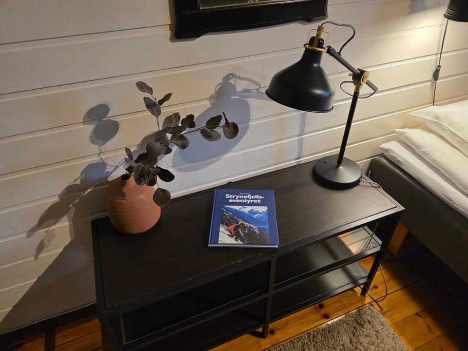 Photo of the whole room, Decorative detail