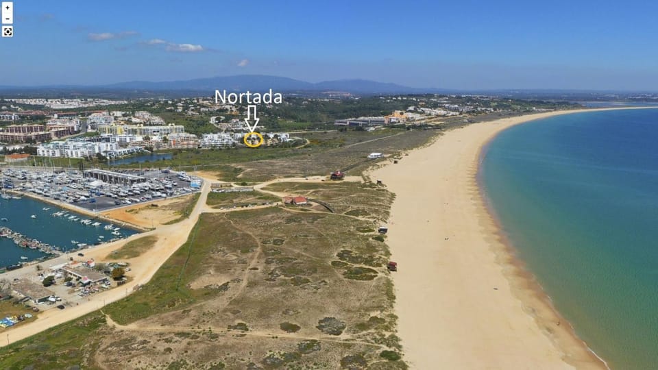 Nearby landmark, Beach, Location