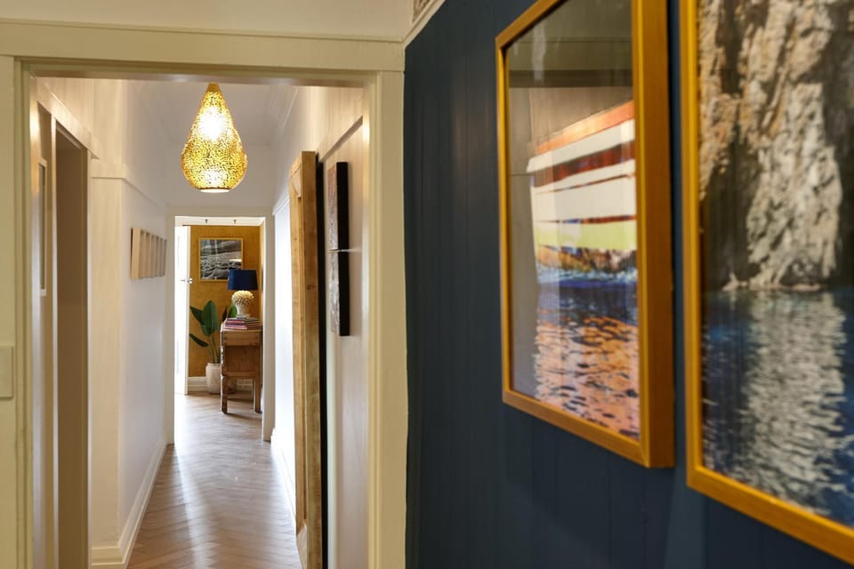 Facade/entrance, Photo of the whole room, Decorative detail