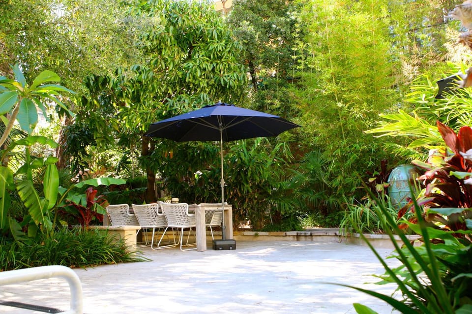 Shower, Patio, Garden, Garden, Seating area, Dining area, Garden view, Garden view, Area and facilities