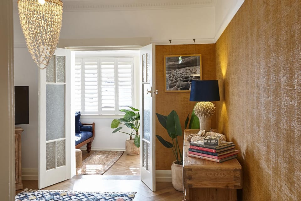 View (from property/room), Living room, Street view, Street view, hair dresser