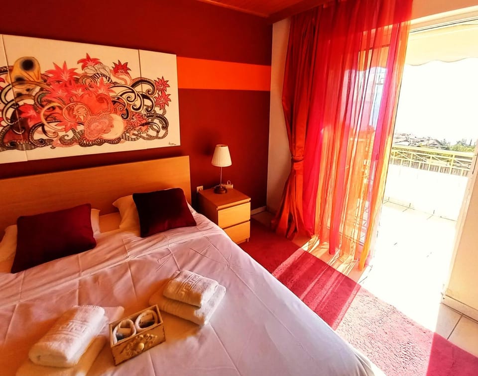 Bed, Winter, Photo of the whole room, Bedroom, towels