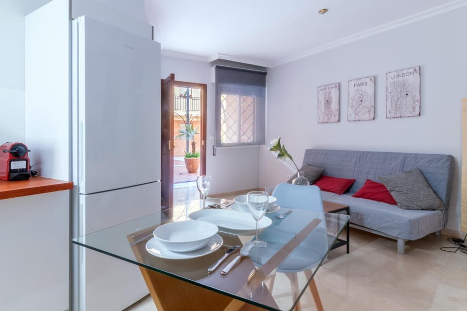 Communal lounge/ TV room, Living room, Dining area
