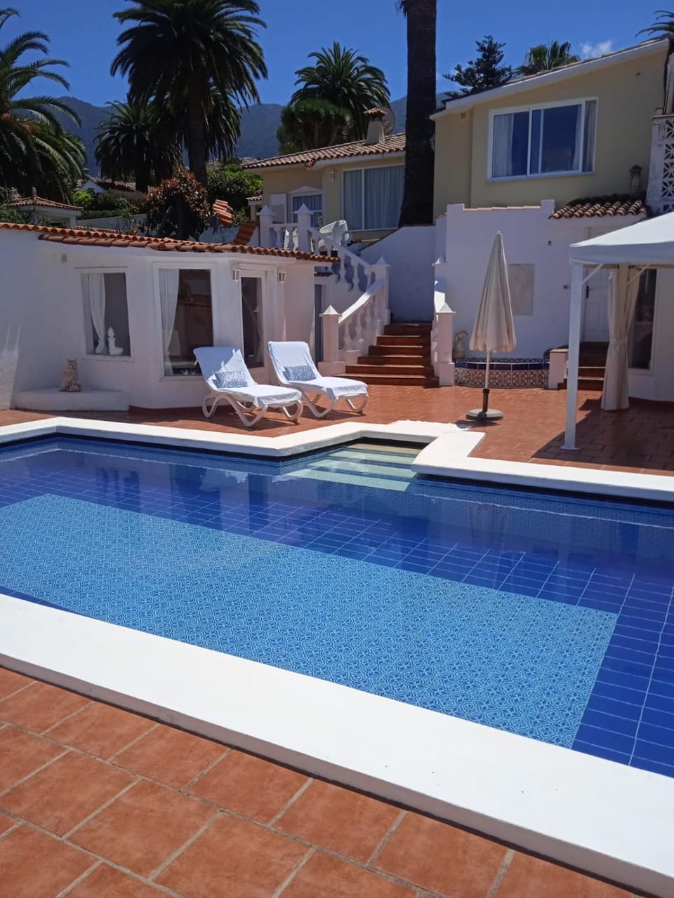 Property building, Pool view, Swimming pool, sunbed