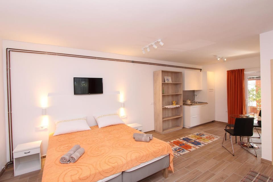 Kitchen or kitchenette, Living room, Dining area, Bedroom