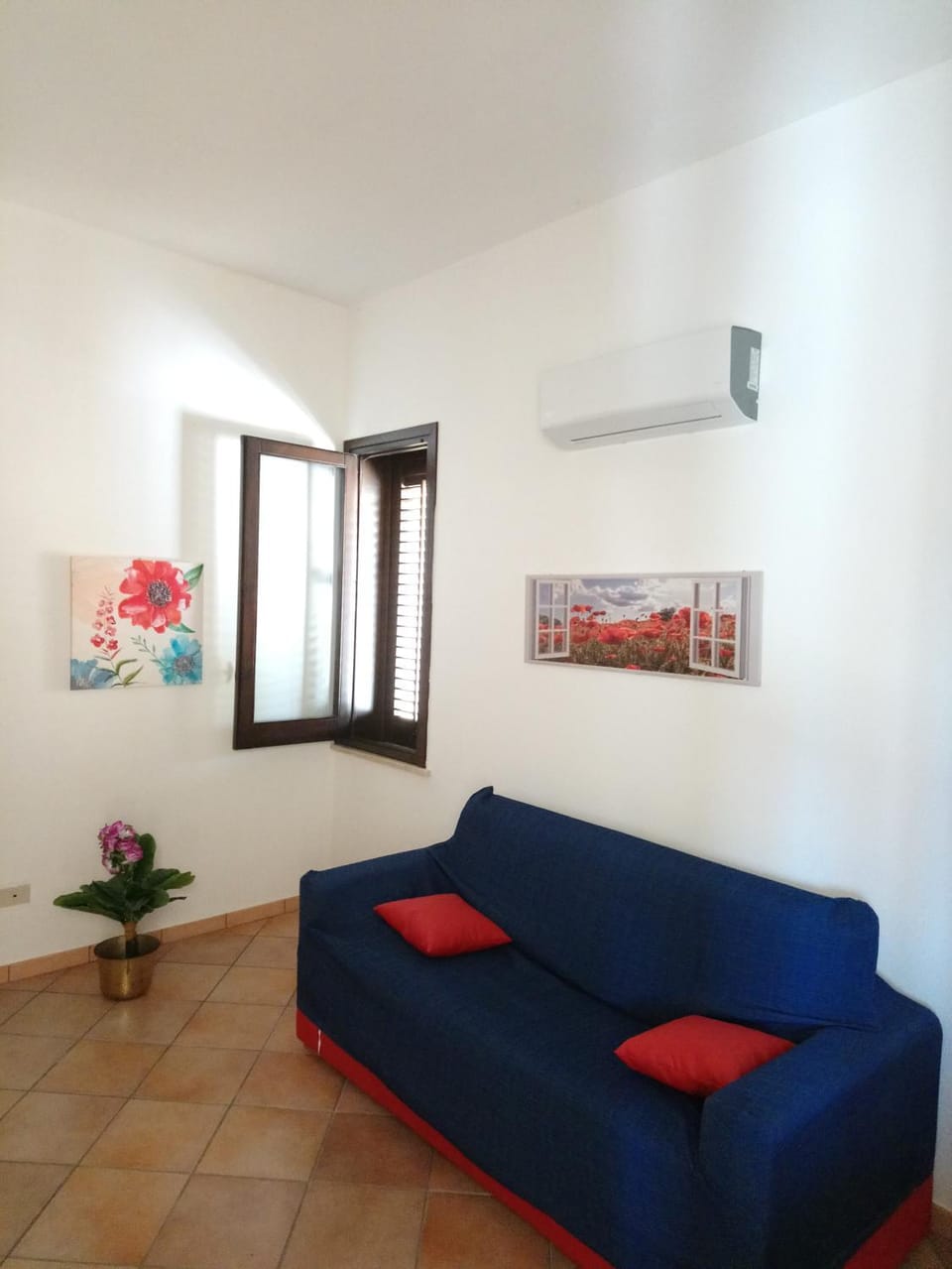 Communal lounge/ TV room, Bed, Area and facilities