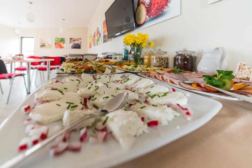 Continental breakfast, Buffet breakfast