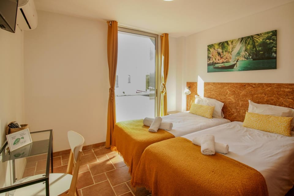 Pé na Areia - Guest House Bed and Breakfast in Monte Gordo