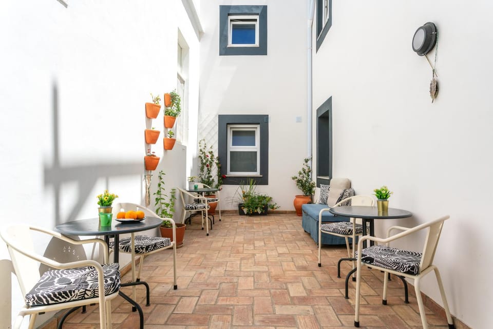 Seating area, Breakfast
