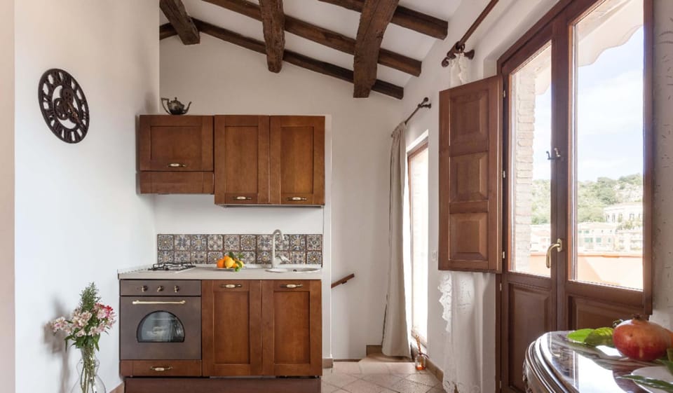 Kitchen or kitchenette, oven, stove