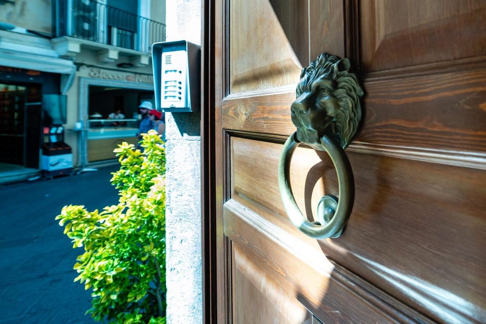 Facade/entrance, Internal: Not applicable to any particular room