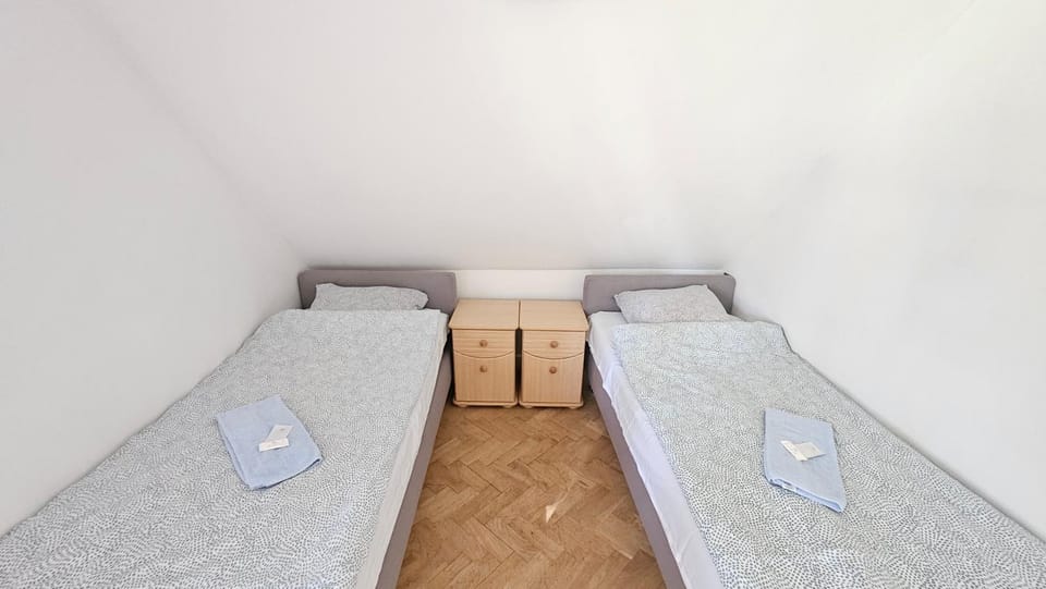 Photo of the whole room, Bedroom, towels