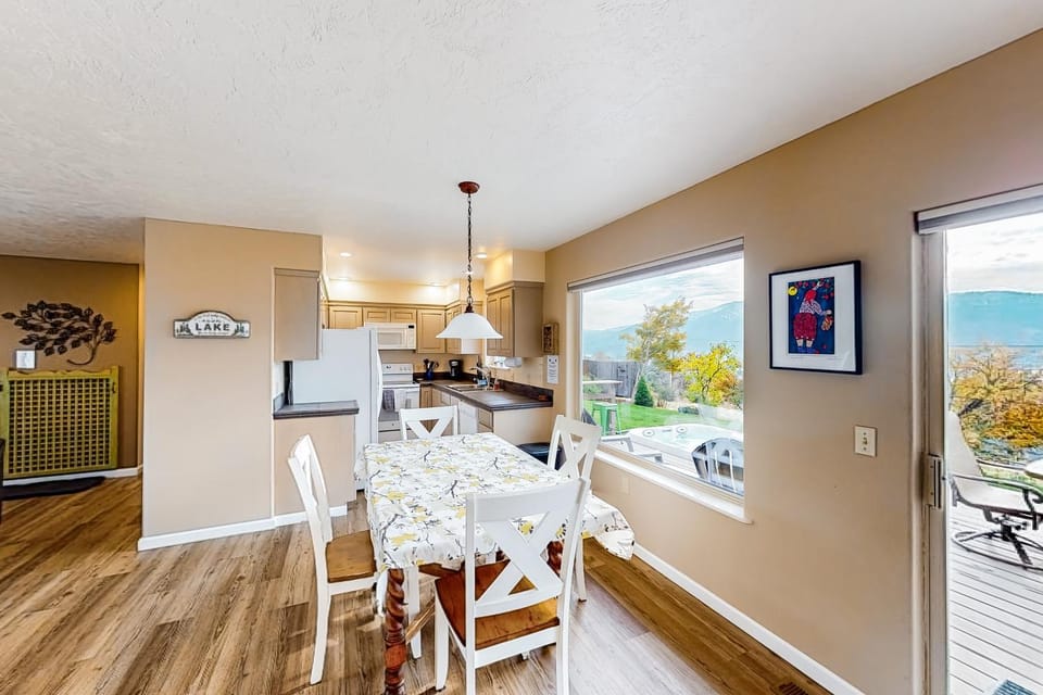 Lake View Rambler House in Manson