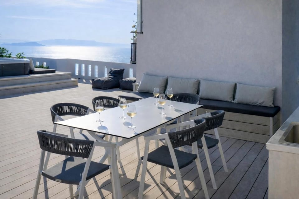 Rooftop Jacuzzi Apartment Apartment in Crete