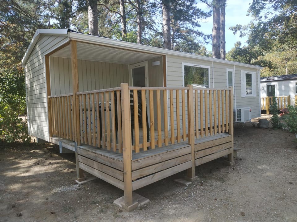 Camping les Sables Campground/ 
RV Resort in Provence-Alpes-Côte d'Azur