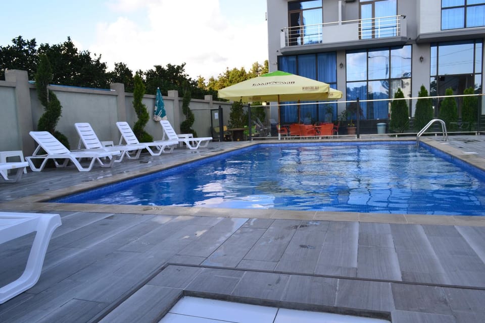 Swimming pool, Swimming pool