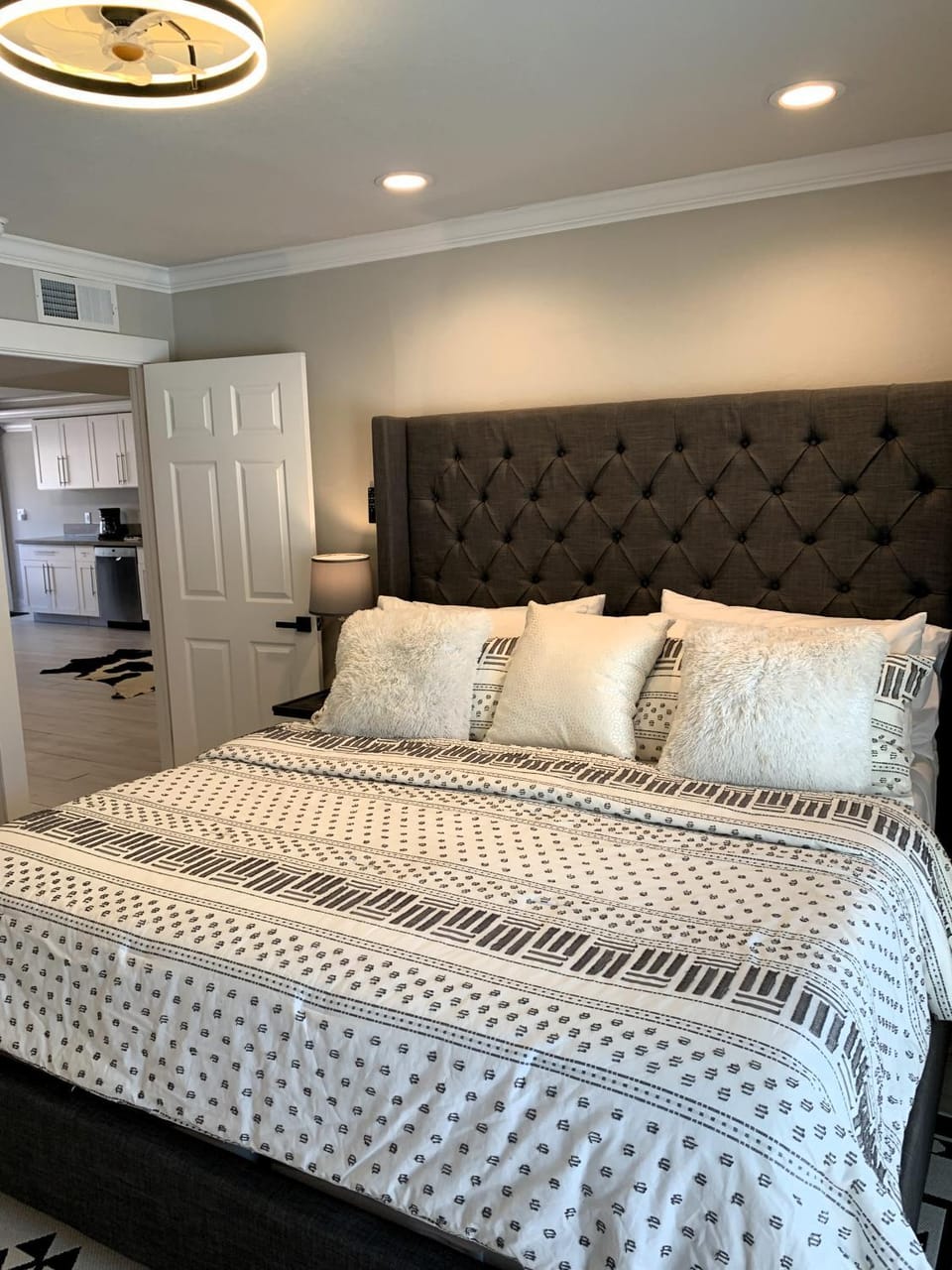 Photo of the whole room, Bedroom