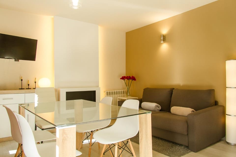 Living room, Seating area, Dining area