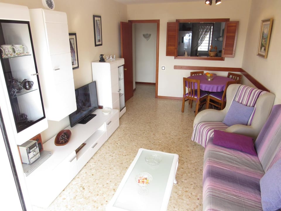 Bed, Living room