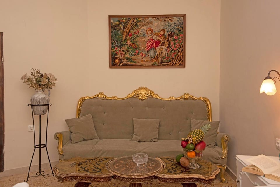 Living room, Decorative detail, Seating area