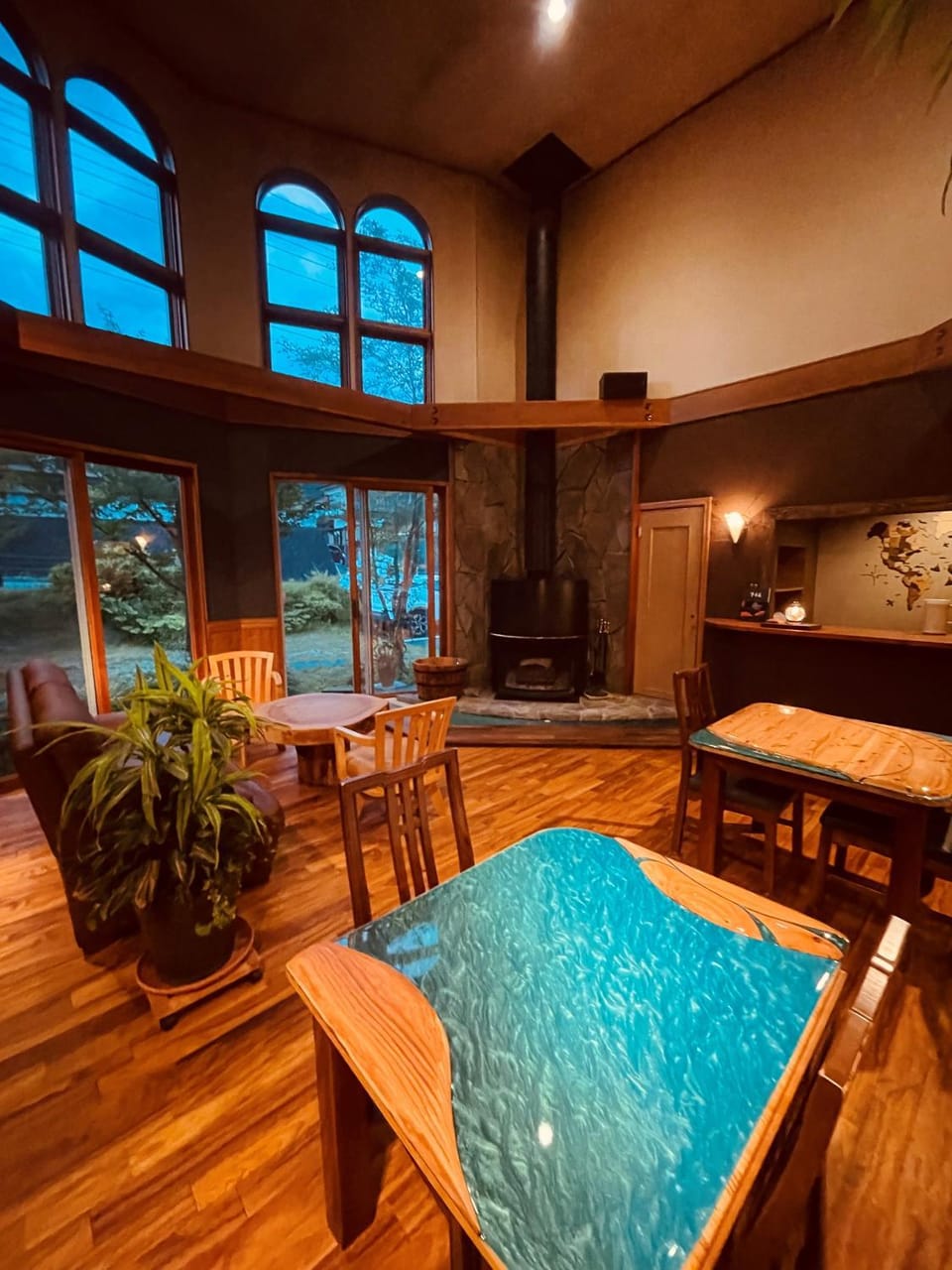 Seating area, Dining area