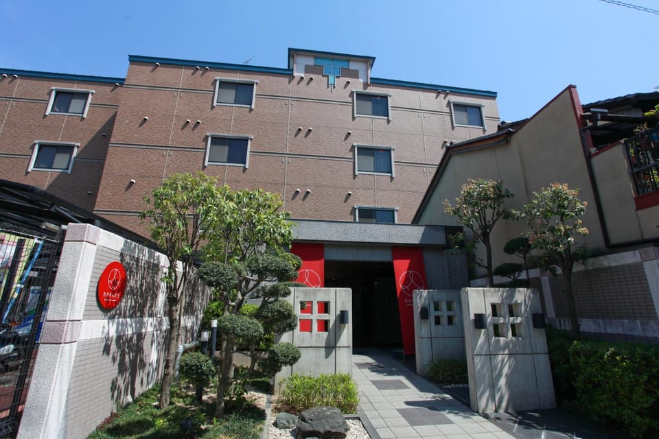 Facade/entrance