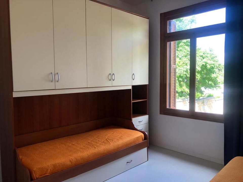 Bedroom, Garden view, wardrobe