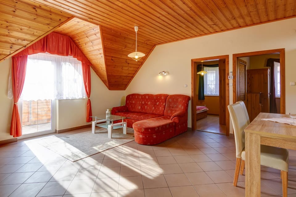 Day, TV and multimedia, Living room, Seating area, Dining area, Meals, Time of day, Sunrise, Sunset, air conditioner