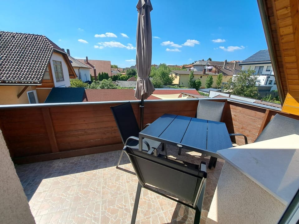 Patio, Natural landscape, Balcony/Terrace